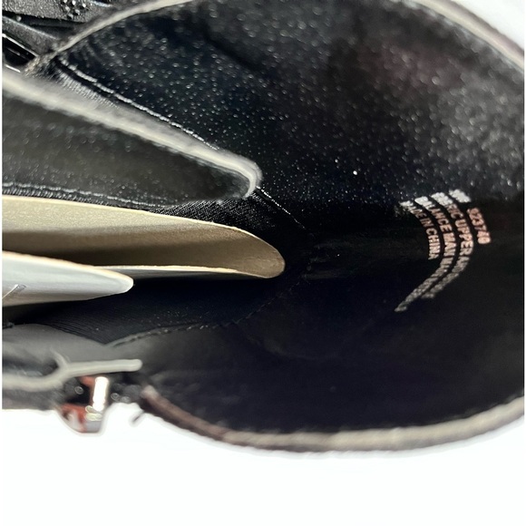 Lane Bryant black heeled boots zip up side size 10 wide. - Picture 5 of 7